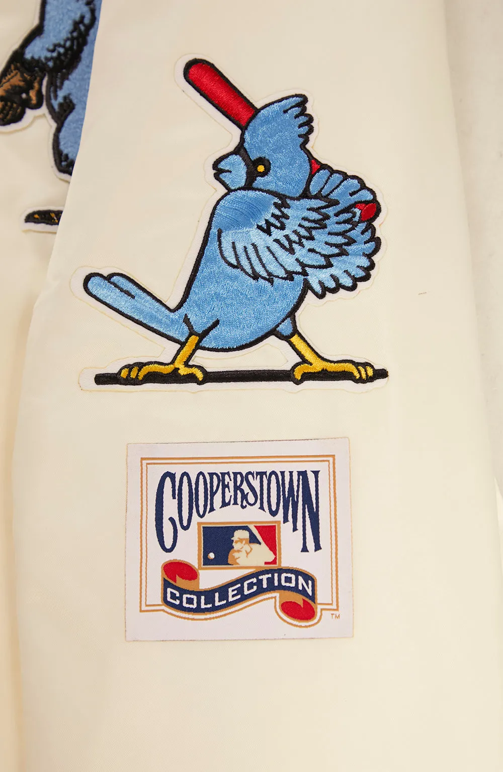 MLB ST. LOUIS CARDINALS RETRO CLASSIC MEN'S RIB SATIN JACKET (EGGSHELL/UNIVERSAL BLUE)